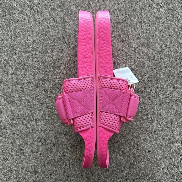 Adidas Boost Slides Humanrace HU Pharrell Williams Pink FV7289
Men's Size 10 - Picture 6 of 7